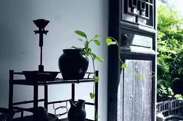 家里財(cái)運(yùn)只出不進(jìn)？跟客廳門窗風(fēng)水有大關(guān)系！